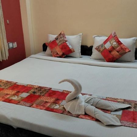 כלכותה The Tavern Orchid Hotel מראה חיצוני תמונה